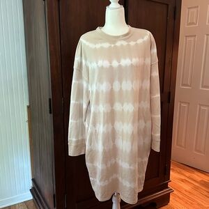 Time and Tru Beige and White Tie-Dye Sweatshirt Dress